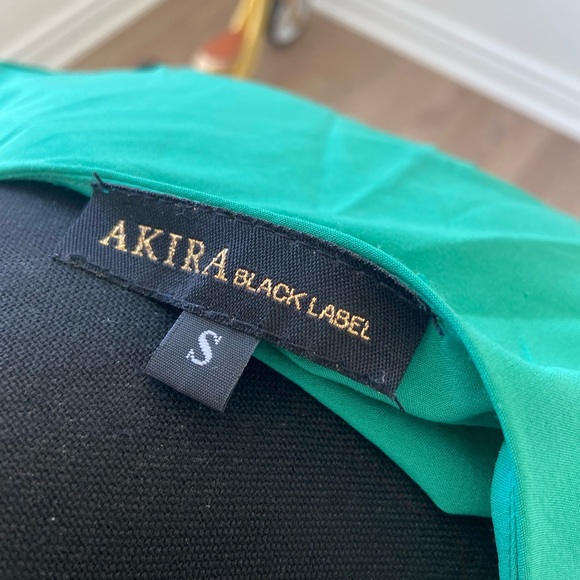 Beautiful dress - Picture 2 of 2